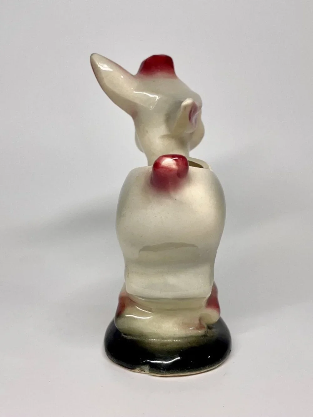 Kitsch pink goat